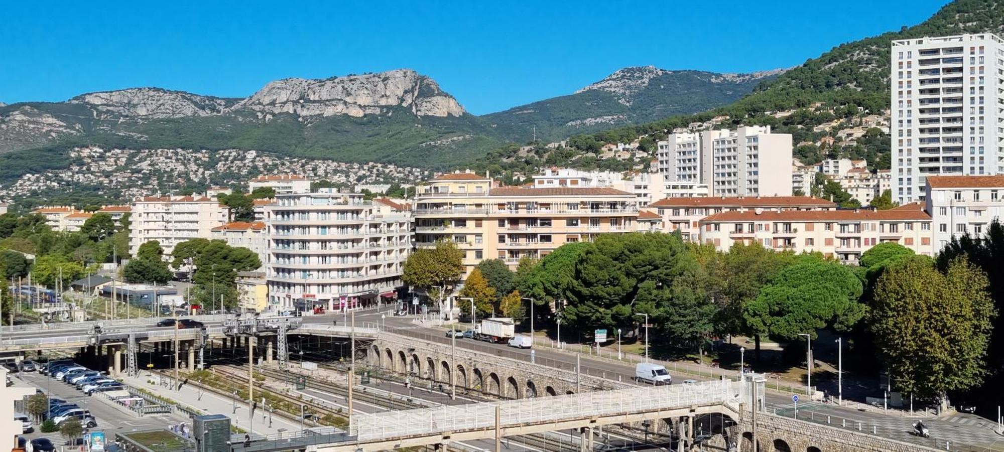 Appartement Panoramic Sea View, Walk To Train Station And Port - Vue Mer Panoramique, Gare Et Port A Pied