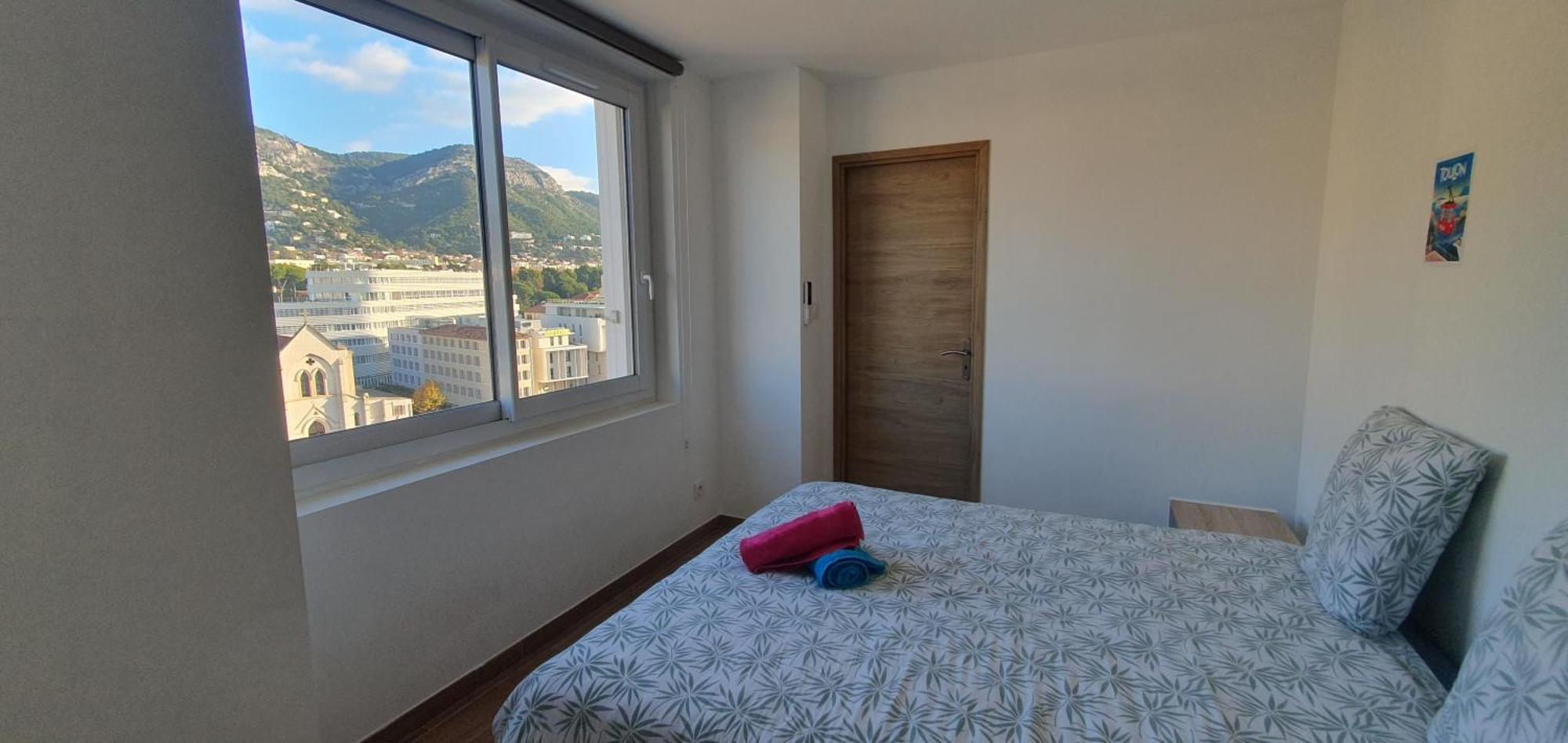 Appartement Panoramic Sea View, Walk To Train Station And Port - Vue Mer Panoramique, Gare Et Port A Pied Toulon