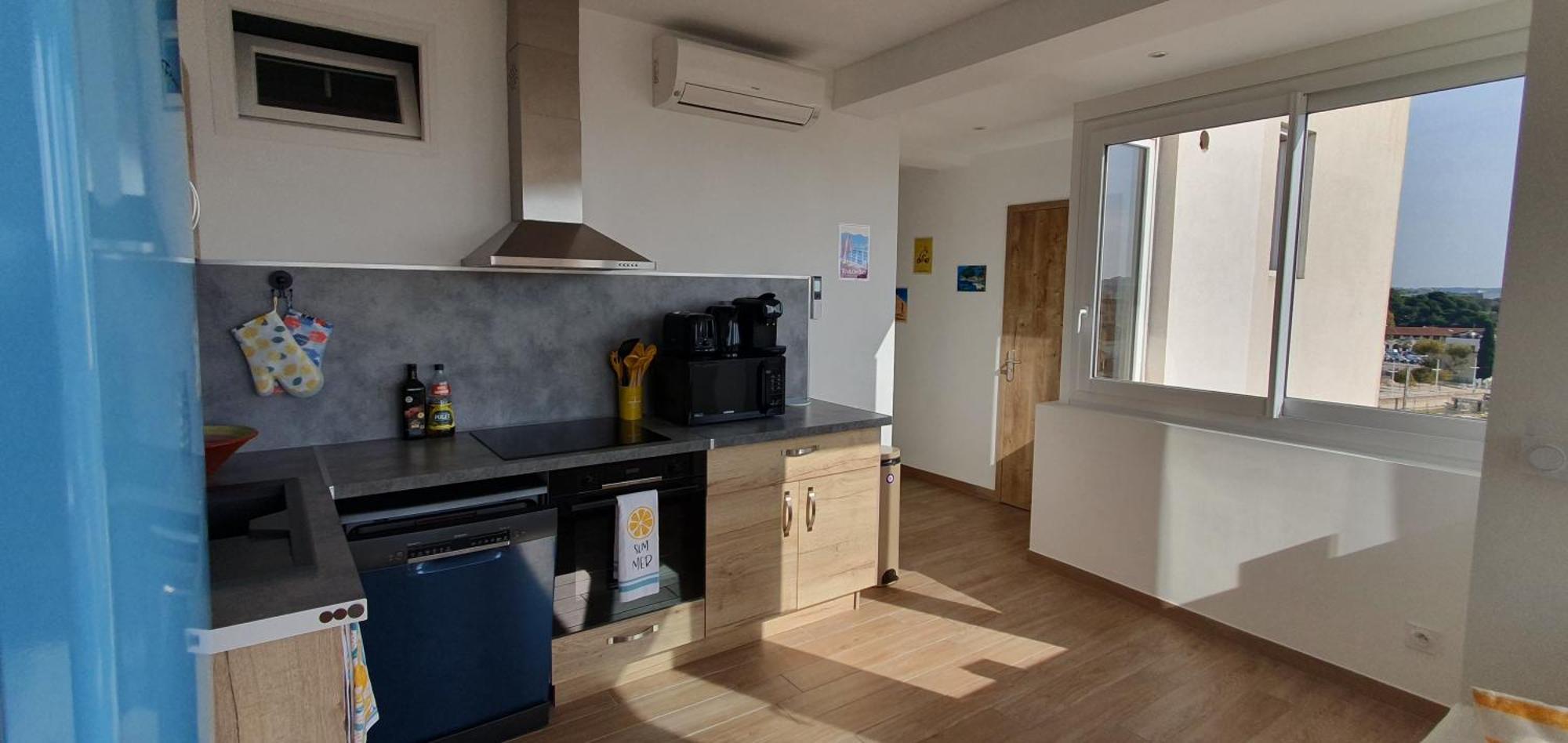 Panoramic Sea View, Walk To Train Station And Port - Vue Mer Panoramique, Gare Et Port A Pied Appartement *