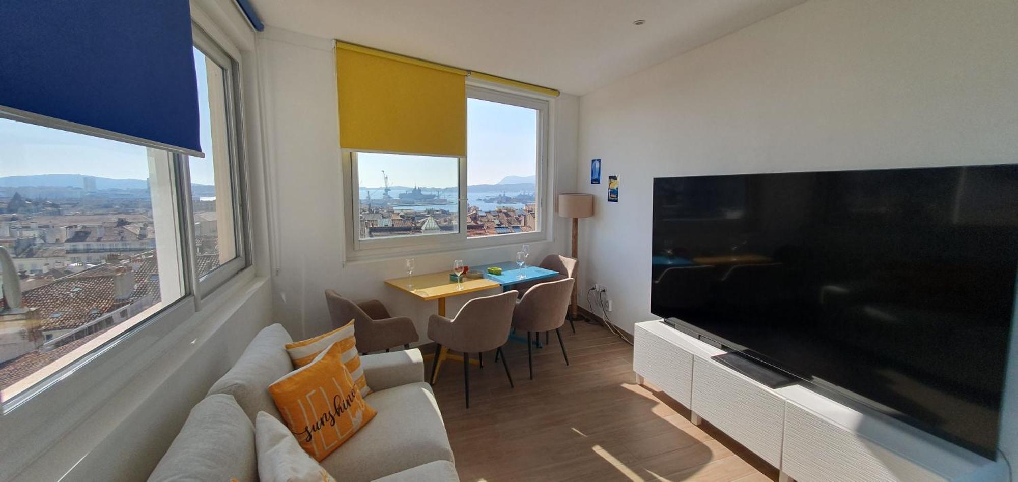 Panoramic Sea View, Walk To Train Station And Port - Vue Mer Panoramique, Gare Et Port A Pied Appartement