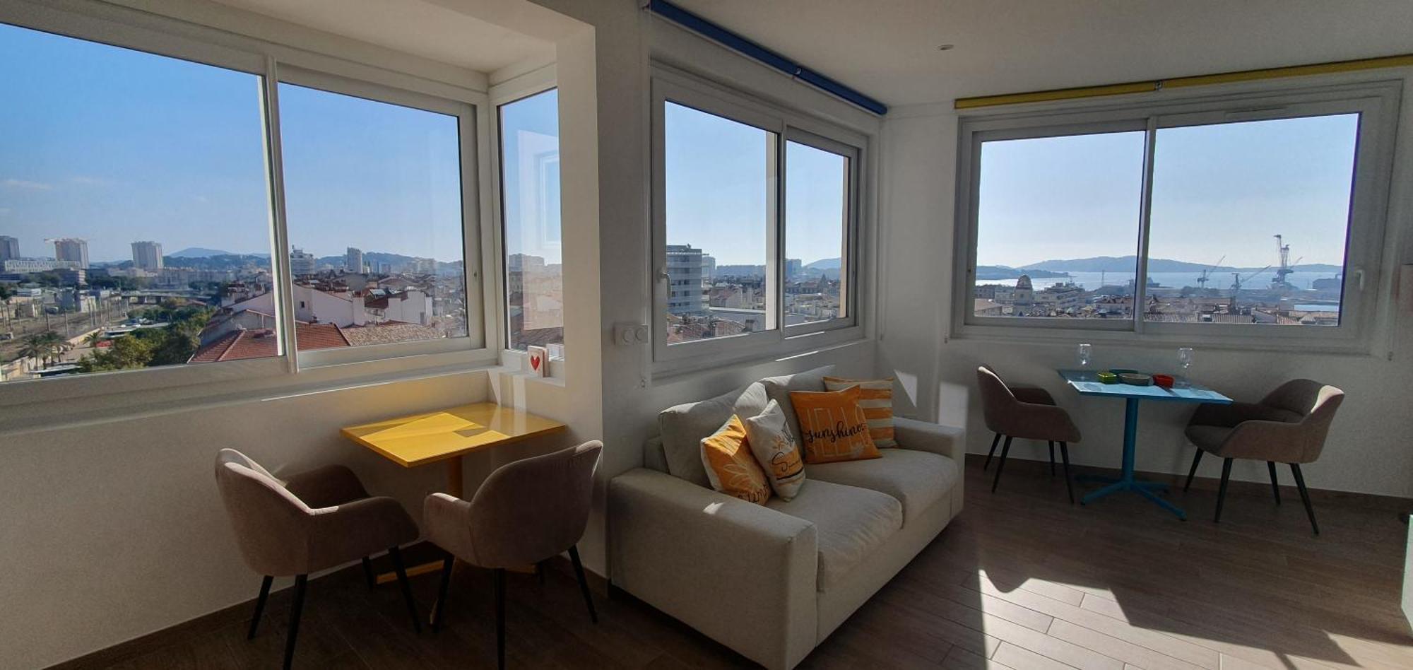 Appartement Panoramic Sea View, Walk To Train Station And Port - Vue Mer Panoramique, Gare Et Port A Pied